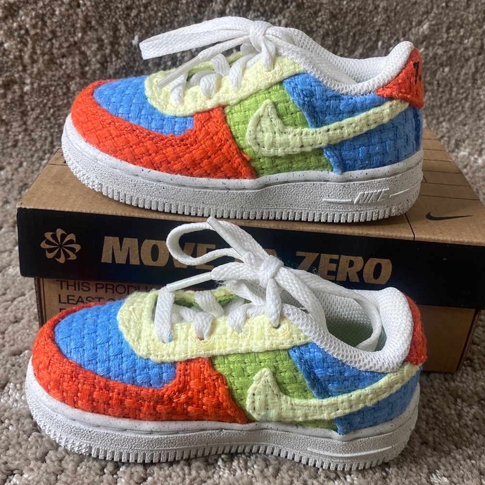 Nike Kids Sneakers - Red, Blue, Green, White